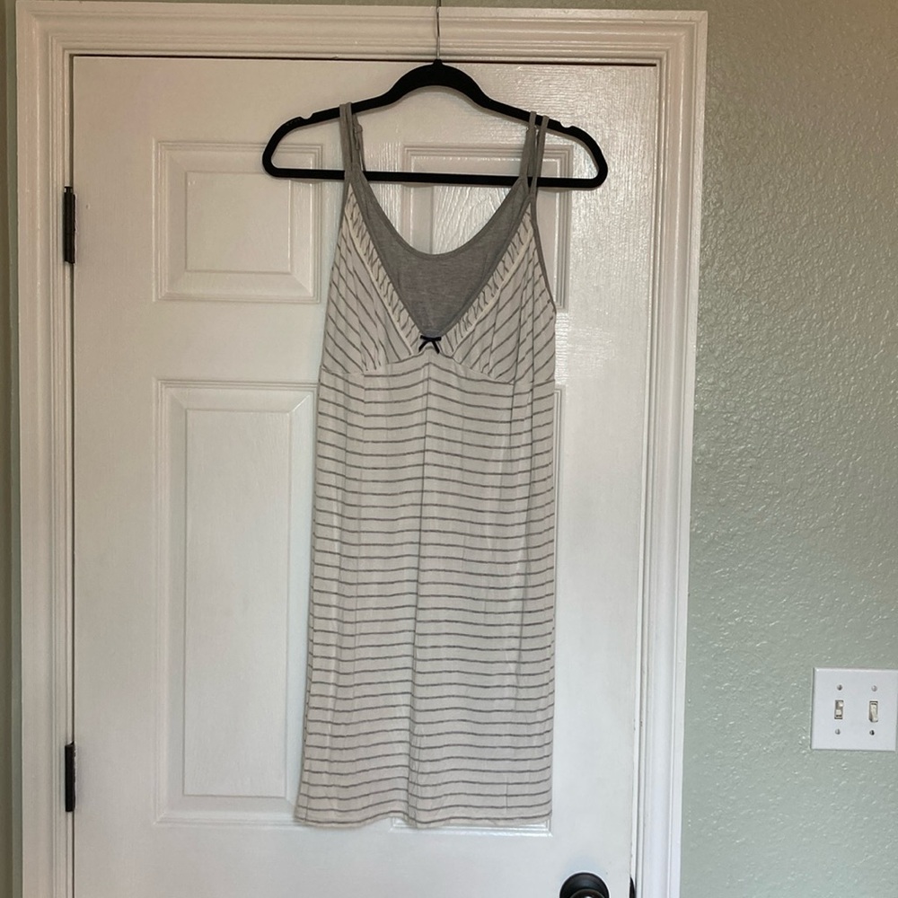 A Pea in the Pod Nursing Nightgown Sz Large